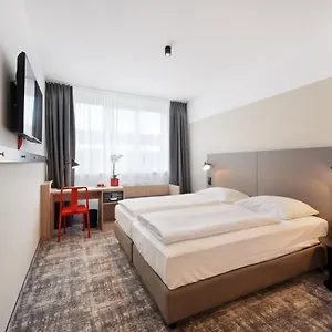 Wyndham Garden Messe Отель Мюнхен